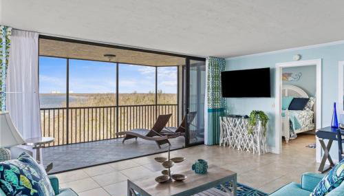 Stunning Waterfront Residence with Panoramic Water Views - Foto 5