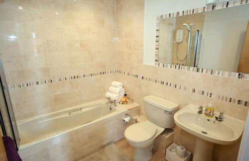 House - Sleeps 8 - Pets Ok - Parking - Foto 5