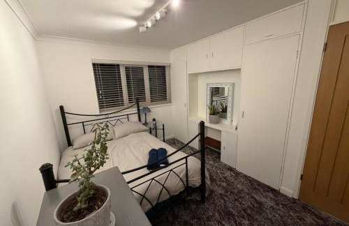 Bauhaus Inspired 2 Bedroom Townhouse Near The City Centre With Drive Parking - Foto 28