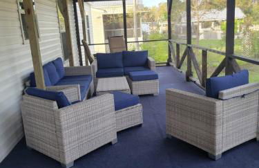 Fun, relaxing, charming retreat - Photo 8