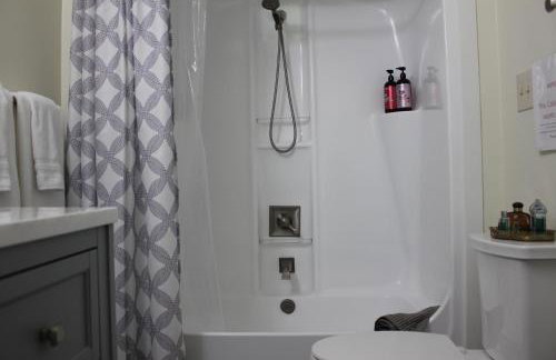 Entire cabin inside city limit - Foto 13