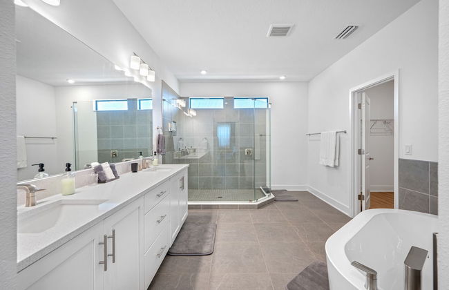 Luxury Modern Villa w/ Pool, Jacuzzi & Amenities! - Foto 38