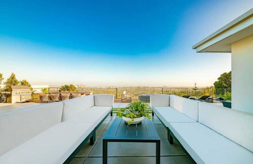 Stunning Modern Estate in BH with Pool, Spa, and Views - Foto 30