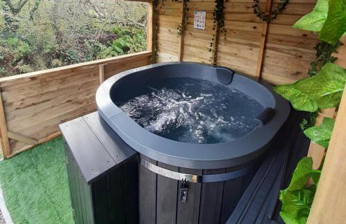 Min yr Afon - Cabin - Sleeps 2 - Hot Tub - Parking - Foto 13