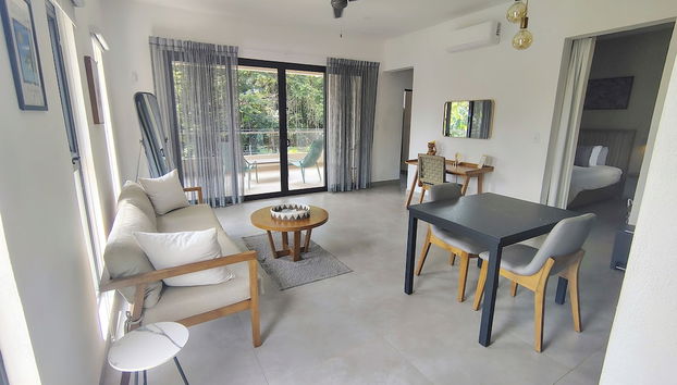 Bo Jungle - Steps to Tamarindo Beach - Surf & Pool #4 - Foto 5, Sala de estar