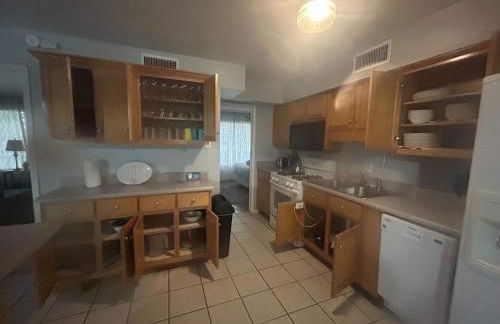 Private Pool & Yard Mins to Dining & University - Foto 62