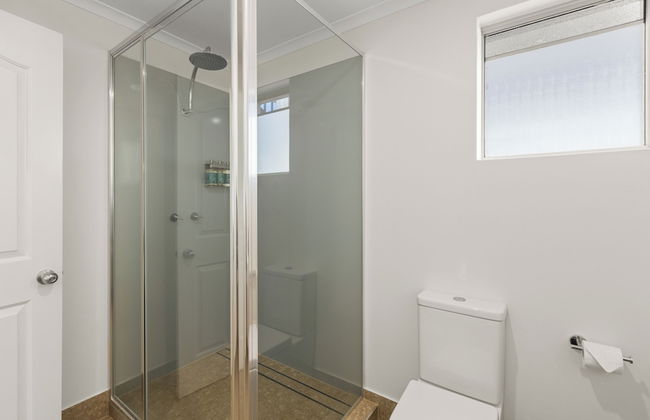 Moonlight Bay Suites - Photo 36