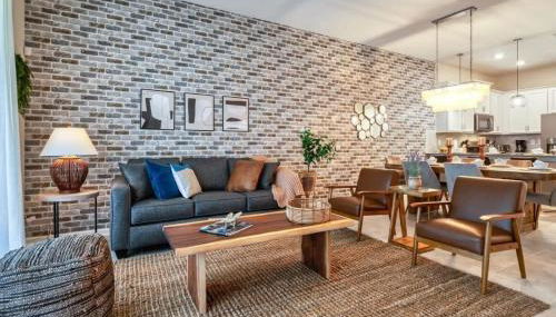 Chic Modern Condo With Spacious Layout and Mickey Bedroom - Foto 2