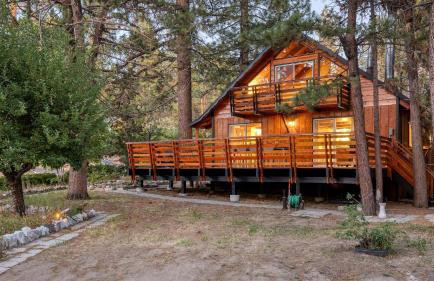 3mins to Lake, 5mins to Skiing Updated 4bdr Cabin Avalon Pines by Avantstay - Photo 2