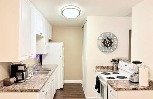 Prime Location and Stylish Apartment La Jolla UTC - Gym, Pool, Jacuzzi and Parking Access - Foto 17