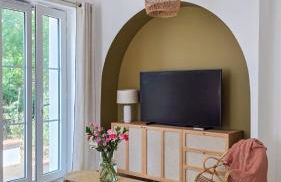 Feet in the water, 100 m from the city center - Photo 8