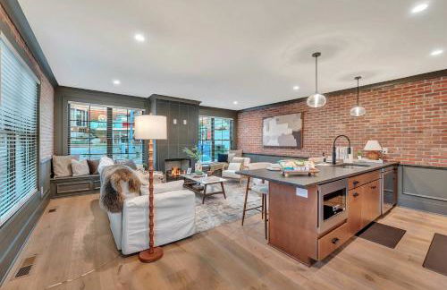 New 2 Luxe Townhomes with Rooftops Sleeps 24 - Foto 6