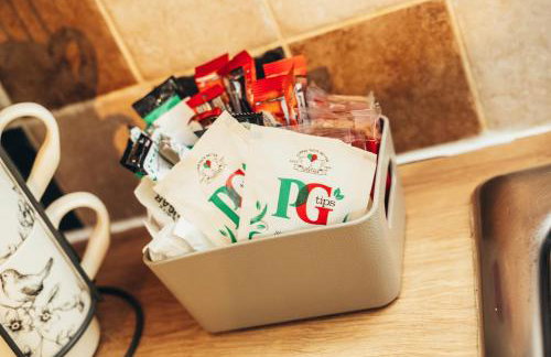 Large Apartments next to East Midlands Airport with Free Gated Parking! - Photo 15