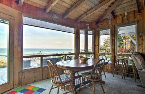Lakefront Montague Cottage with Deck and Beach! - Foto 8