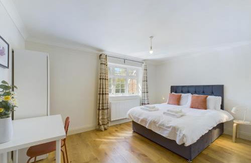 Duplex Redhill town centre Apt by Livingo Stays - Foto 1