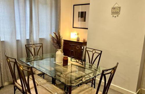 4 Bedroom Terrace house Near Town Center Wellingborough - Photo 4