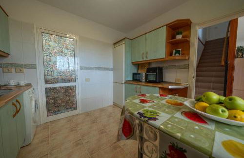 3BR Chalet Valley Moon-Seaviews, Terrace & Parking - Foto 3