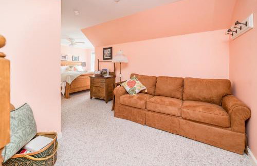 New Kid in Town - King Bed & Sofa Bed - Sleeps 2-4 - Photo 18