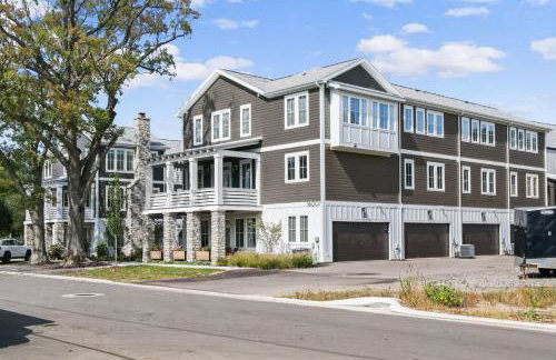 Luxe by the Lake - Pool Access - Photo 53