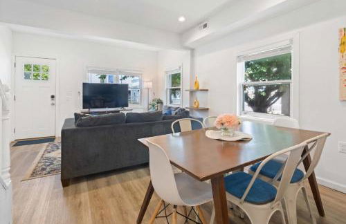 4BR 2BA Hot Tub Home By The Bay - Foto 8