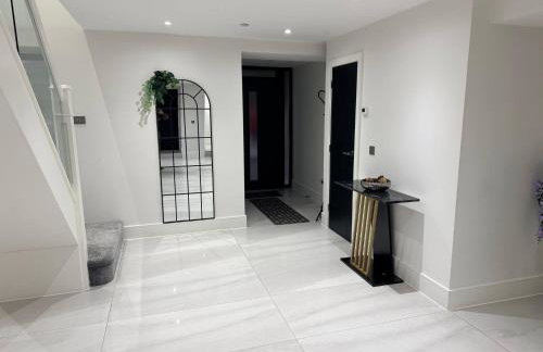 Luxury home 5 bedroom 3 bathroom games room parking - Foto 33