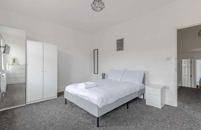 Spacious & Newly Renovated 4BD House East Ham! - Foto 17