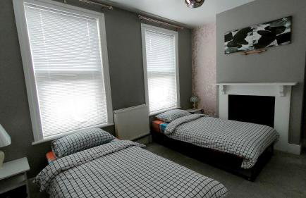 Comfortable Home Away From Home - Photo 26