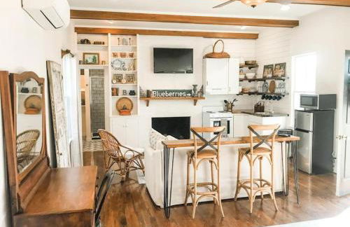 Charming Cottage w KING Bed 1m To Downtown - Foto 28