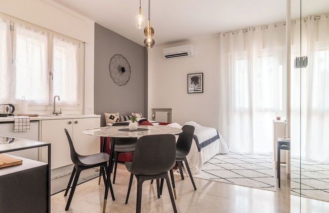 Grey House - Photo 2