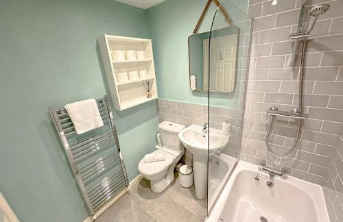 Luxury 4 Bed House - Free Parking - Contractors - Relocators - Foto 16