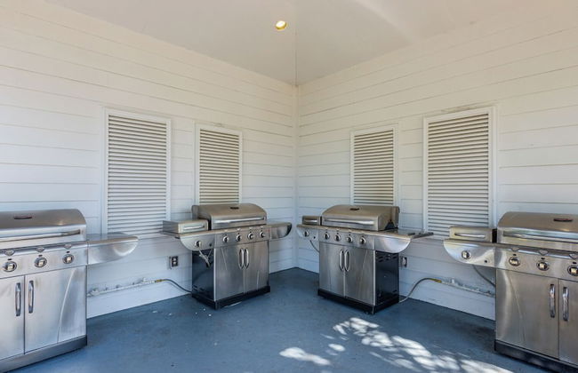 Spacious 2BR Condo w/ Partial Gulf Views, Pool, Across the Street From Beach! - Foto 57