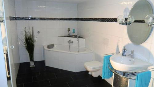 Möbliertes Apartment mit bestem Anschluss - Hangelar Mitte - Foto 4