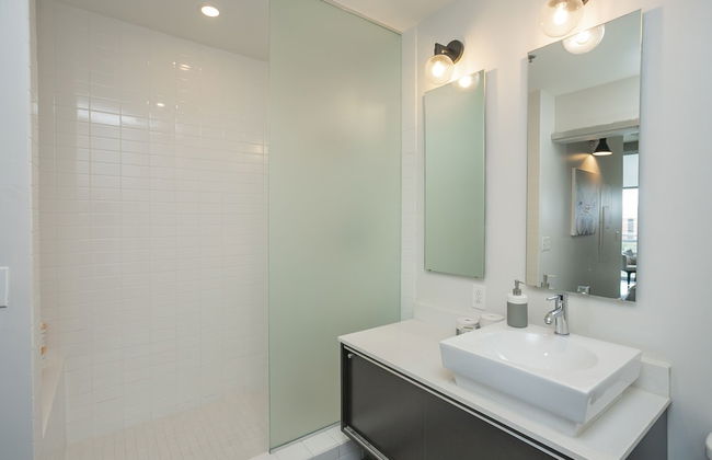 Sleek Furnished Modern Downtown Condo - Foto 27