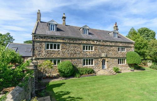 10 Bed Stunning House in village, with Hot Tub - Photo 1