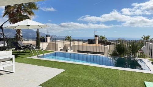 Preciosa villa con piscina privada y vistas al mar - Foto 2
