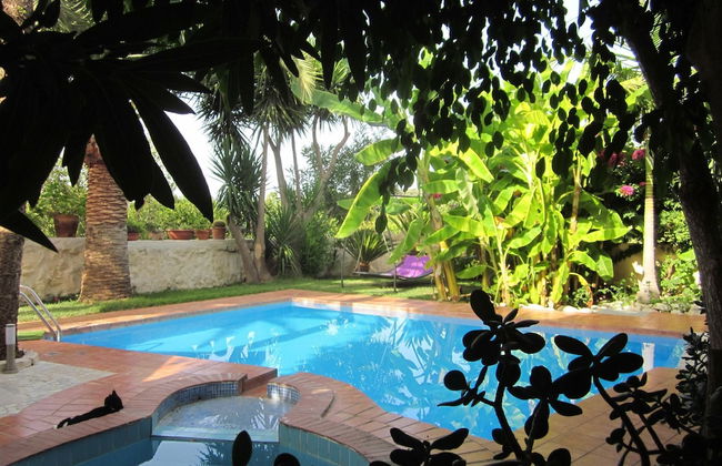 Attractive Greek House with Private Pool near Sea & City Center - Foto 1