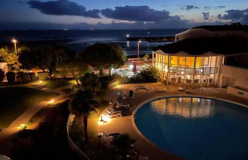 Vue Mer et Piscine, avec Balcon - 1 min de la plage - Foto 1