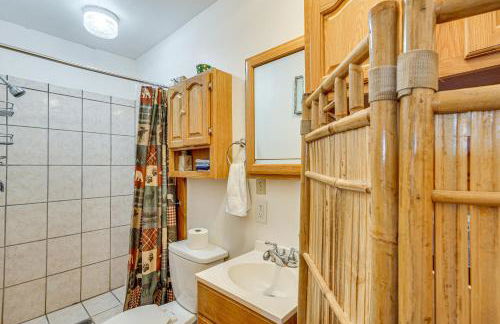 Deck with Covered Dock! Lakefront Ozark Cottage - Foto 14