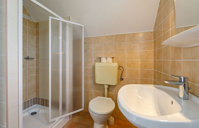 4 bedroom House in Balatonszárszó with private pool and garden - Photo 13