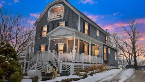 Main House - 3 Story 5 Bed 3 Bath Private Deck Courtyard Pet Friendly fee applies - Foto 1