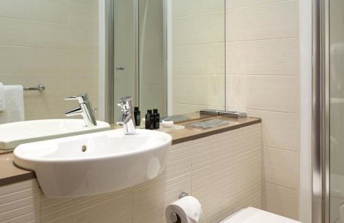 Roomzzz Leeds City - Foto 10