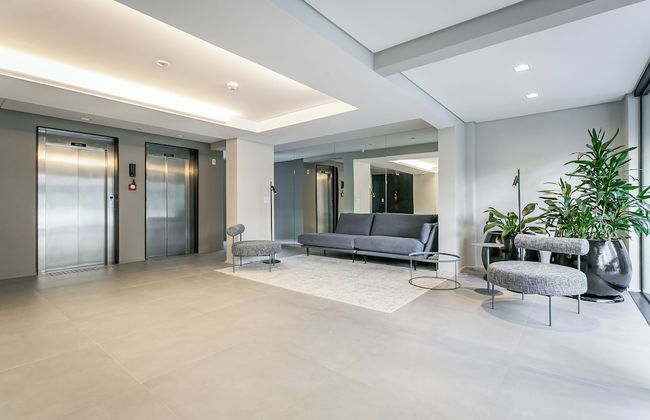 Studios Rio Branco by Viva - Prédio moderno, aptos com cama king-size no centro de Floripa - Photo 1