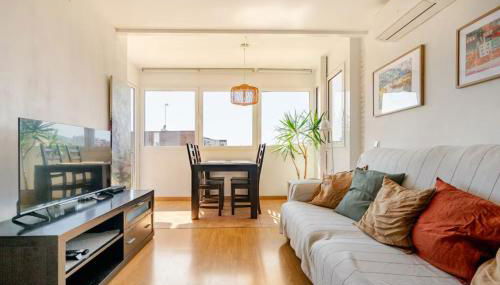 Apto en la playa a 20 min en tren de Barcelona - Foto 2, furniture