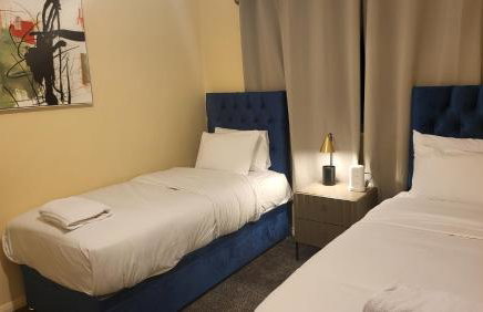 Garland Lovely House with Garden, Watford - Foto 13