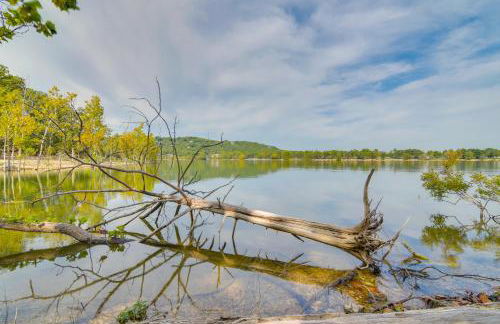 Relax Fireside! Hot Tub Haven on Table Rock Lake - Foto 30