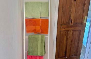 3 Bed House Sleeps 8 -Near Heathrow -Free Parking - Foto 23