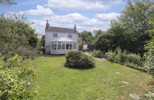 Peaceful 3-Bed Cottage in Eastington, near Stonehouse - Photo 39