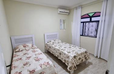 Super Confortável, WiFi Rápido, Garagem Coberta, 2 Banheiros, Suíte, 3 Quartos, Microondas, Cozinha Grande Completa, Mesa de Jantar Grande, Entrada Privativa, Perto do Shopping Pátio Matosinhos, 5 min do Centro Histórico - Foto 15