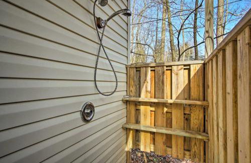 Harbert Cottage with Fire Pit Half Mile to Beach! - Foto 33