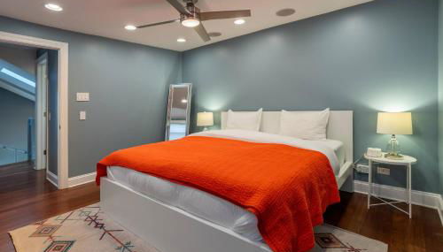 3-Story Townhome Free Parking Private Patio Washer-Dryer - Foto 5